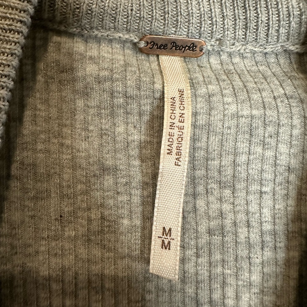 Women's Light Gray Knit Sweater with Patterned Sleeve Stripe - Picture 5 of 6